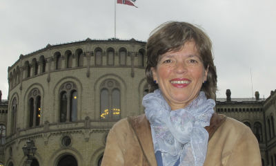 Helene Thon foran Stortinget